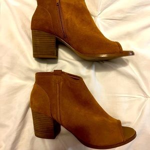 Tan suede Aldo booties